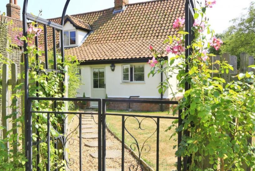 Dreamy Suffolk Country Cottage Escape Aldeby Exterior photo